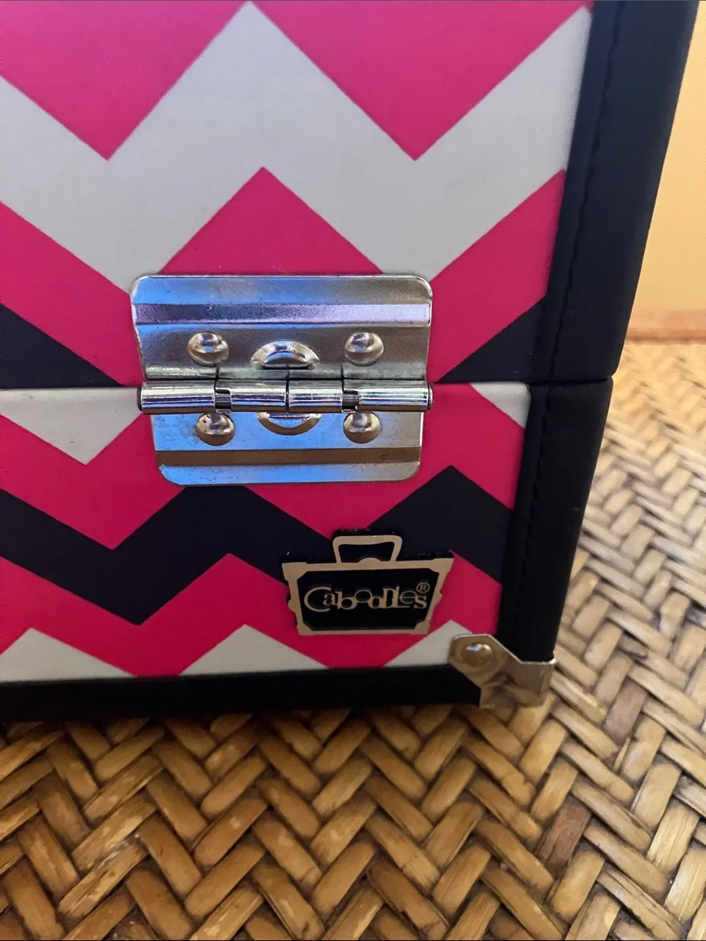 Caboodles Pink Chevron Train Case Storage Box Vintage no key